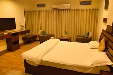 Royal Palms Luxury Service Apartments